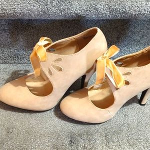 Tan Suede Shoes with 4" Heels, DOLCE by mojo moxy, Size 9.5
